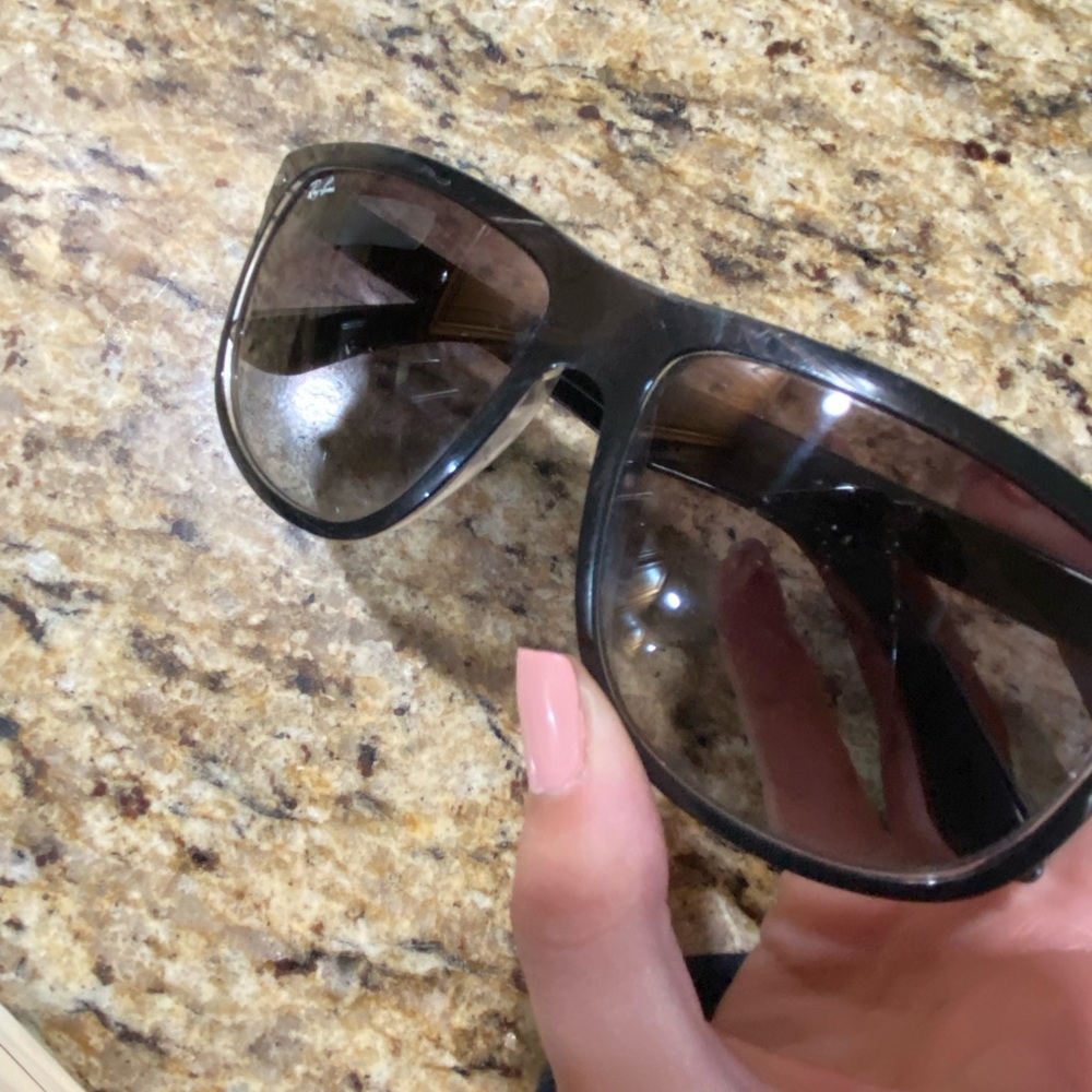 Raybans 4147 - Picture 3 of 9